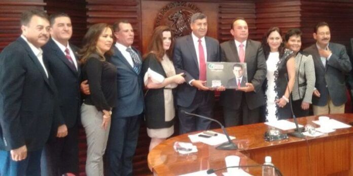 Jaime Santoyo entregó el documento Jaime Santoyo entregó el documento