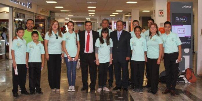 Los acompañan representantes de la Seduzac. Los acompañan representantes de la Seduzac.