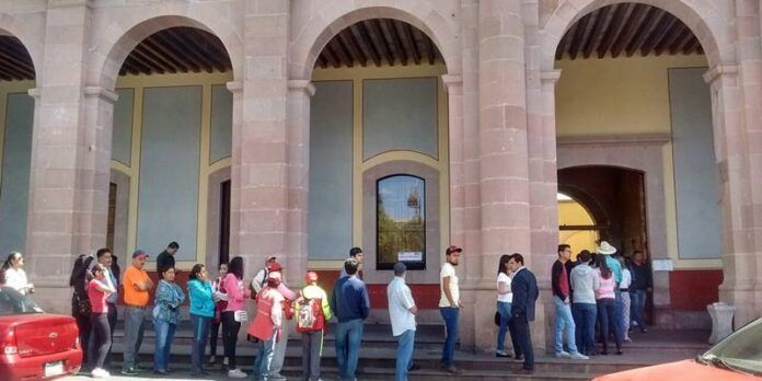 Hay una casilla especial en el Instituto Municipal de Cultura. Hay una casilla especial en el Instituto Municipal de Cultura.