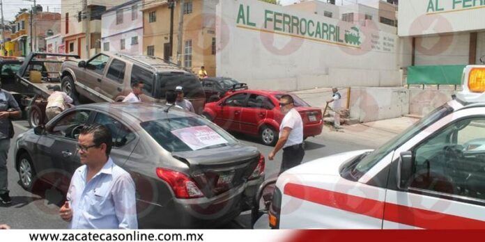 Automóvil perdió velocidad Automóvil perdió velocidad