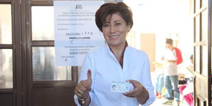 Candidata acude a votar Candidata acude a votar