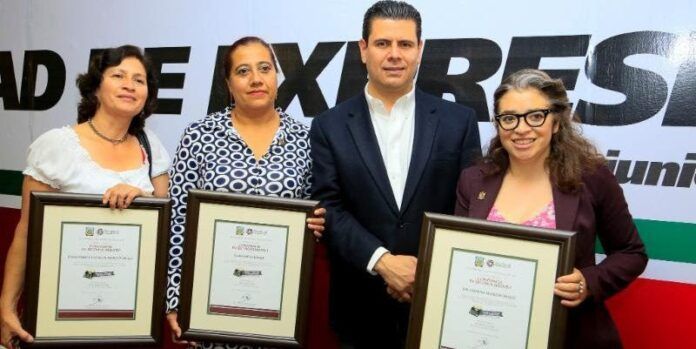 Miguel Alonso y periodistas premiadas Miguel Alonso y periodistas premiadas