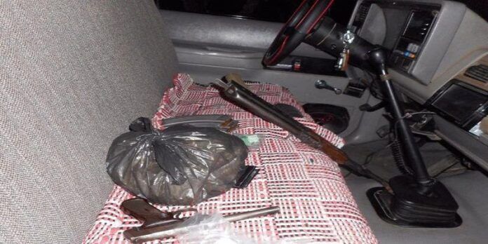 Armas y droga asegurada