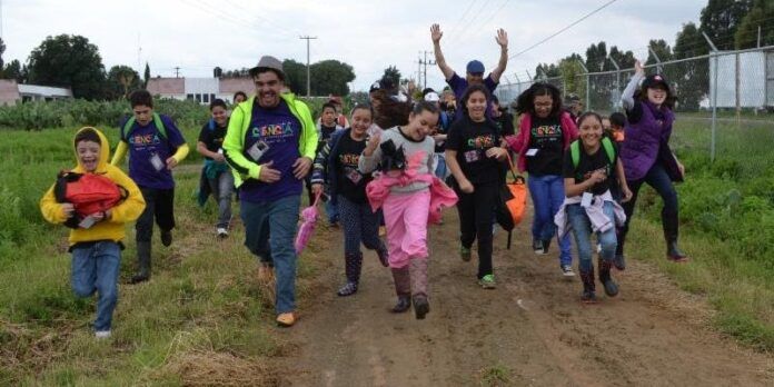 Asisten niños de 4 a 11 años Asisten niños de 4 a 11 años