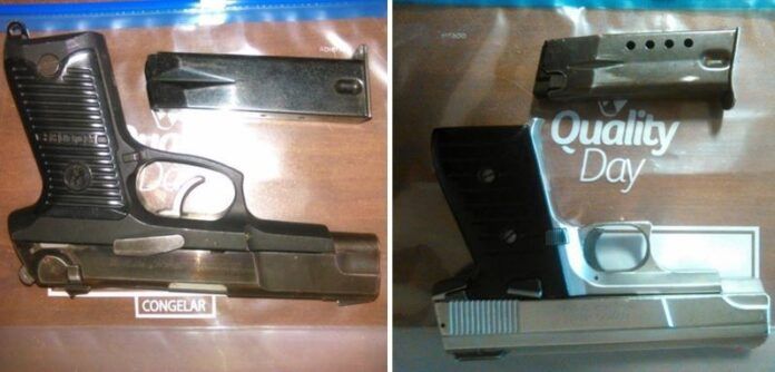Dos pistolas decomisadas Dos pistolas decomisadas