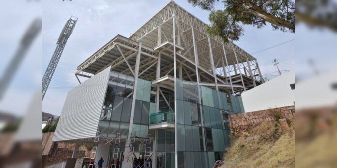 Edificio concebido como un polideportivo y gimnasio Edificio concebido como un polideportivo y gimnasio