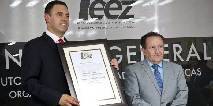 Alejandro Tello Cristerna recibió su constancia de mayoría este domingo