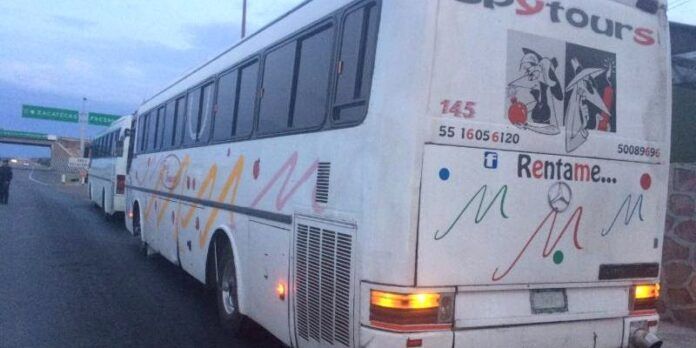 Viajaban en 2 autobuses de turismo Viajaban en 2 autobuses de turismo