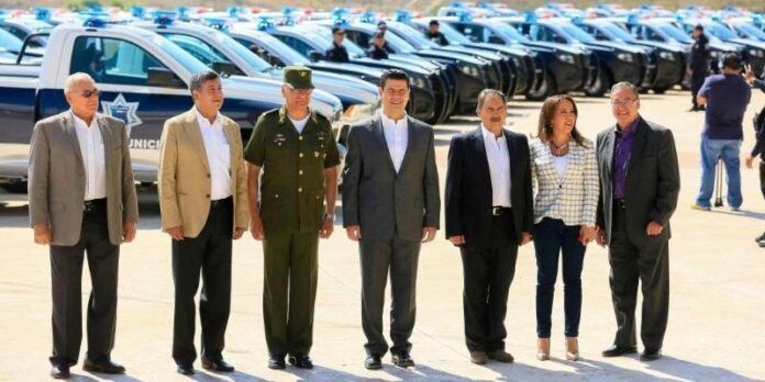Miguel Alonso Reyes encabezó la entrega de patrullas Miguel Alonso Reyes encabezó la entrega de patrullas