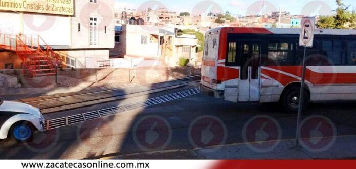 Trató de ganarle el paso Trató de ganarle el paso