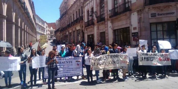 Bloquean avenida Hidalgo Bloquean avenida Hidalgo