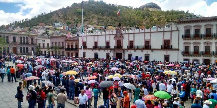 Mitin en Plaza de Armas Mitin en Plaza de Armas