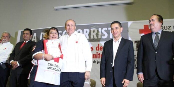 Presidente nacional entrega reconocimientos Presidente nacional entrega reconocimientos