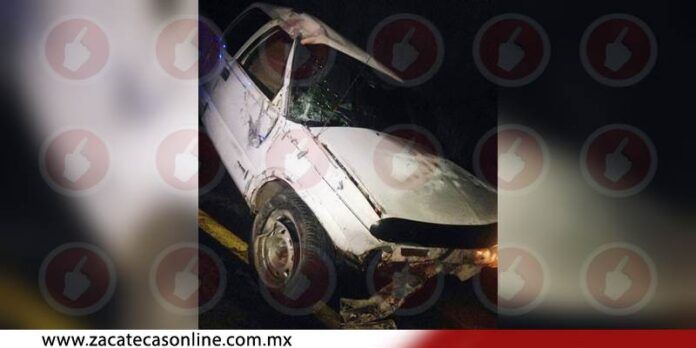 Camioneta sale del camino y se impacta Camioneta sale del camino y se impacta