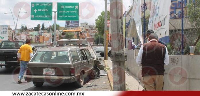 Se poncha la llanta y pierde el control Se poncha la llanta y pierde el control