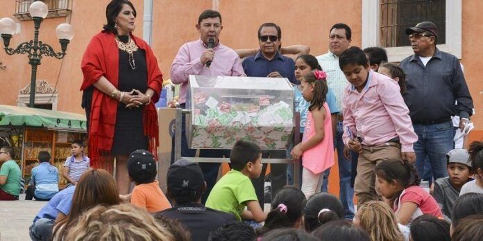 Rifaron regalos y viajes Rifaron regalos y viajes
