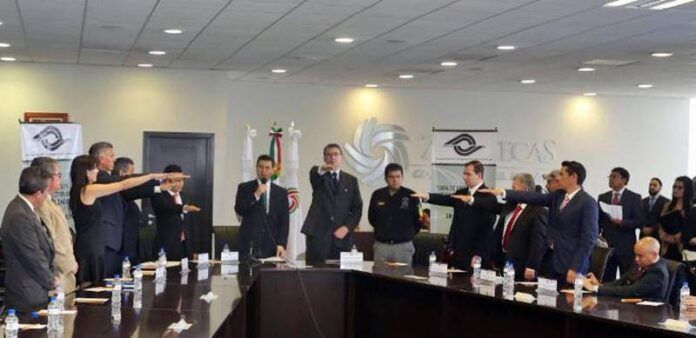 Gobernador toma protesta a mesa directiva Gobernador toma protesta a mesa directiva