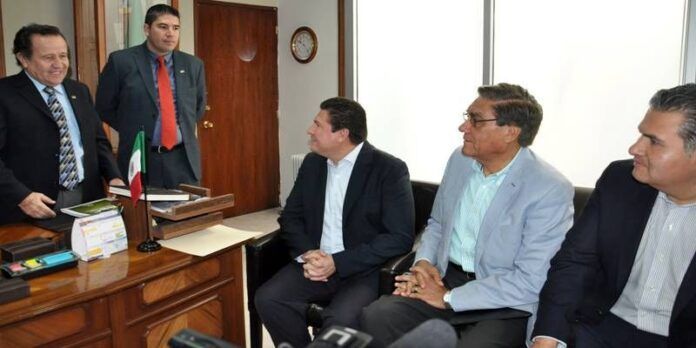 presentaron su propuesta ante el IEEZ. presentaron su propuesta ante el IEEZ.