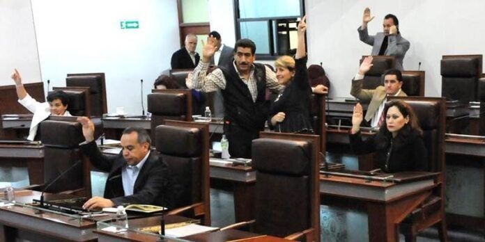 Votan diputados Votan diputados
