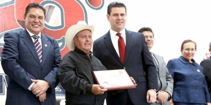 Agremiados recibieron reconocimientos por años de antigüedad. Agremiados recibieron reconocimientos por años de antigüedad.