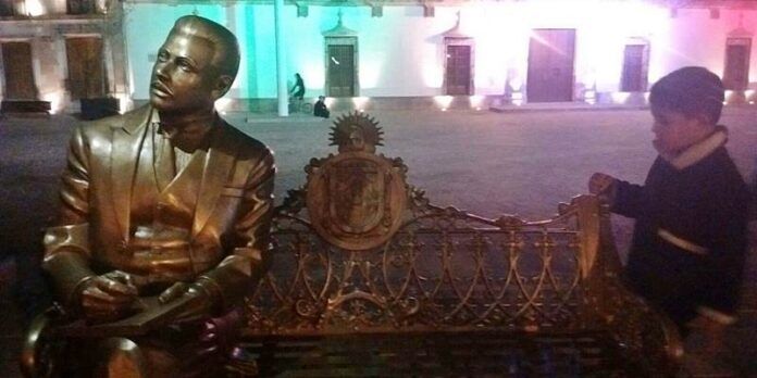 Escultura del poeta jerezano Escultura del poeta jerezano