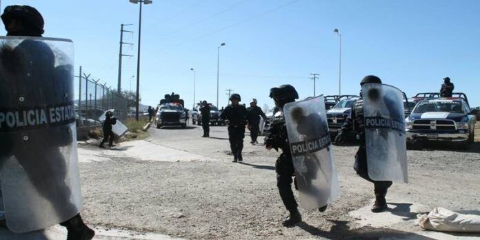 Acudieron policías estatales y de la metropol. Acudieron policías estatales y de la metropol.
