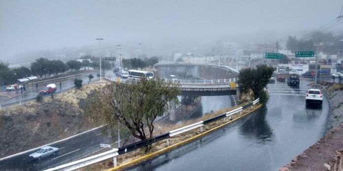 En la capital ya comenzó a nevar. En la capital ya comenzó a nevar.