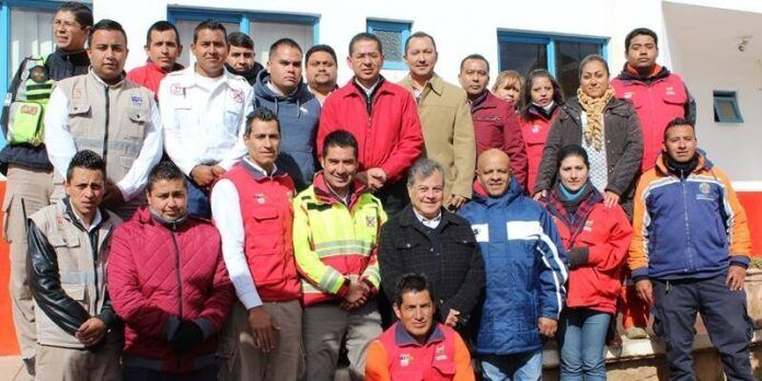 Alcalde con personal de la Unidad Alcalde con personal de la Unidad
