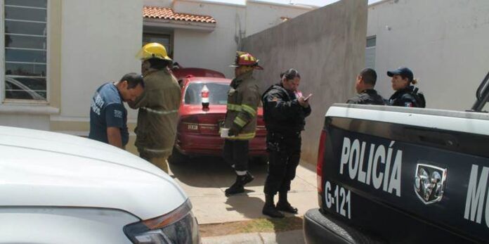 Acuden policías y bomberos Acuden policías y bomberos