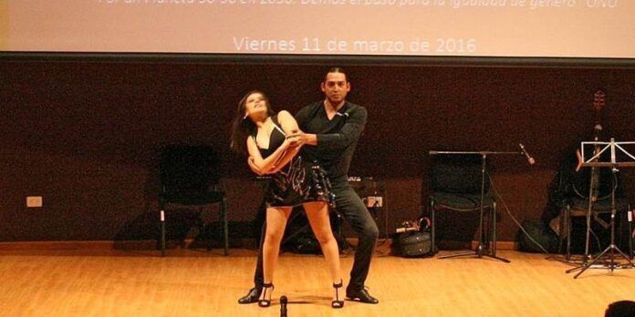 Contadora baila bachata Contadora baila bachata