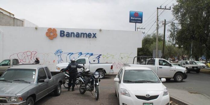 Acuden corporaciones policiacas Acuden corporaciones policiacas