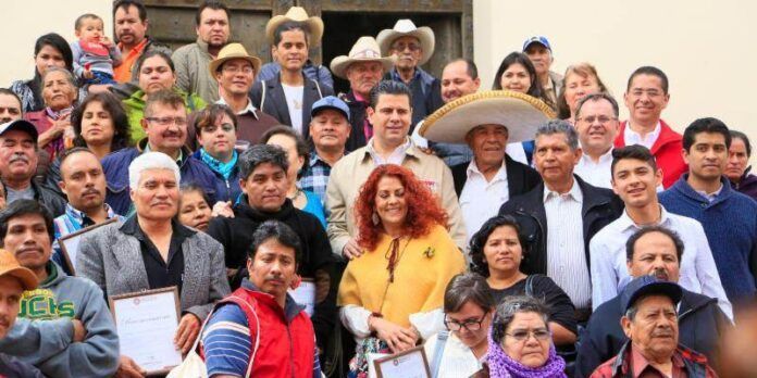Gobernador con los galardonados Gobernador con los galardonados