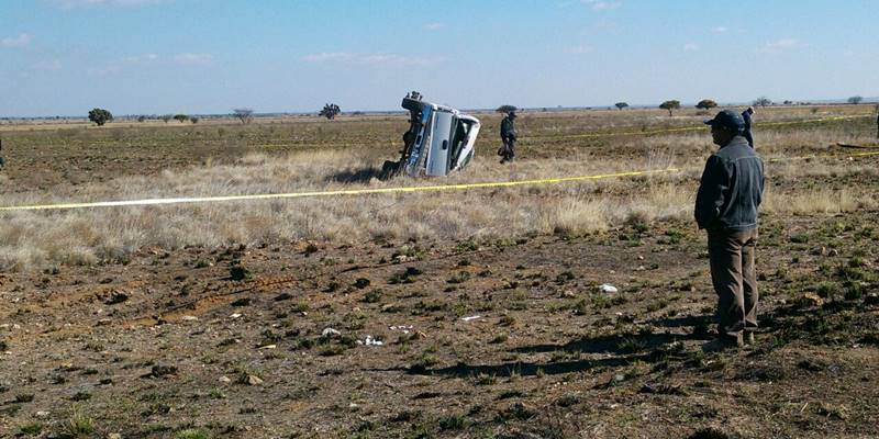 muere policia volcadura