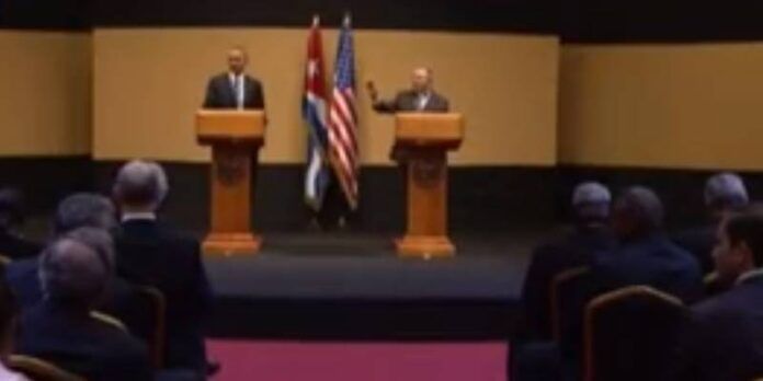 Barack Obama y Raúl Castro reunidos en La Habana.
