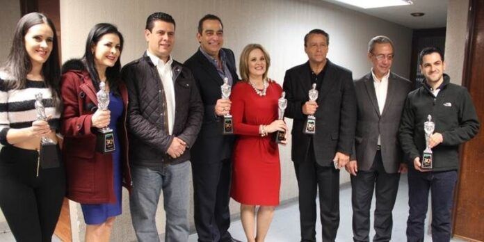 Miguel Alonso con los actores Miguel Alonso con los actores