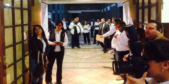 Algunos aspirantes llegaron tarde. Algunos aspirantes llegaron tarde.
