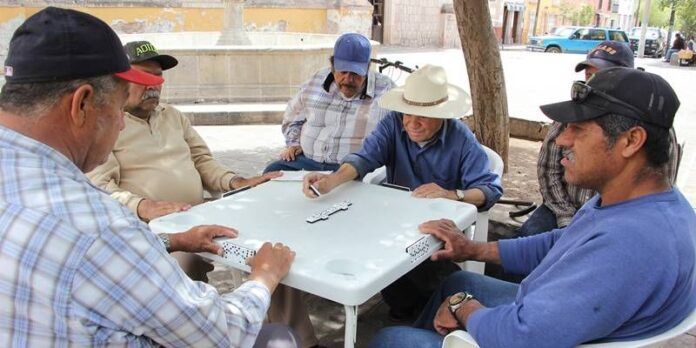 Adultos mayores participaron en el torneo. Adultos mayores participaron en el torneo.