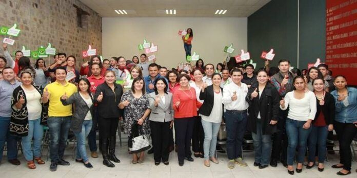 Líderes de grupos juveniles. Líderes de grupos juveniles.
