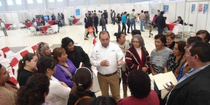 Gerardo Luna con beneficiarios Gerardo Luna con beneficiarios