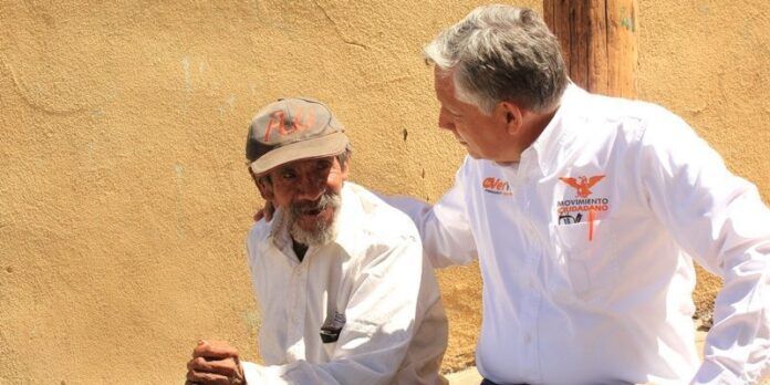 Candidato con adulto mayor Candidato con adulto mayor