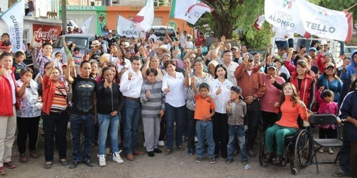Se reúne con antorchistas Se reúne con antorchistas