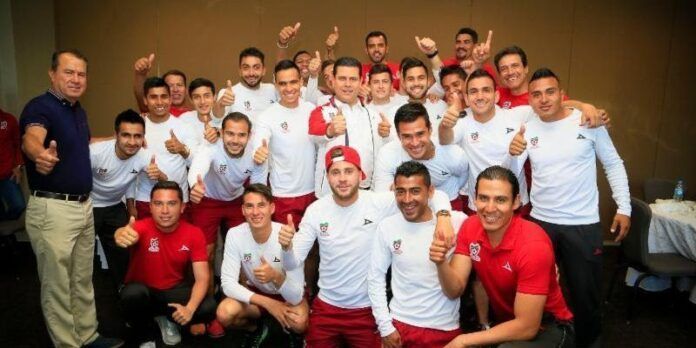 Alonso con el equipo Alonso con el equipo