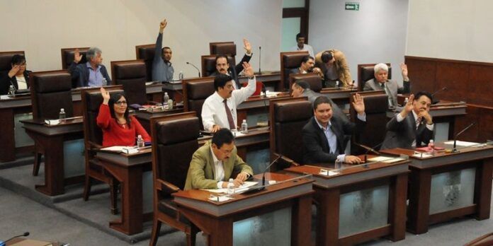Votan diputados Votan diputados