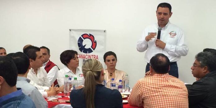 Candidatos se reúnen con integrantes de Canacintra.