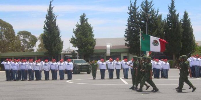 Participan jóvenes del Servicio Militar Nacional.