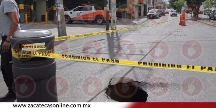 Colapsa pavimento en Guadalupe Colapsa pavimento en Guadalupe