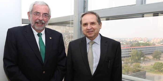 Autoridades del ITESM y la UNAM firmaron el convenio.