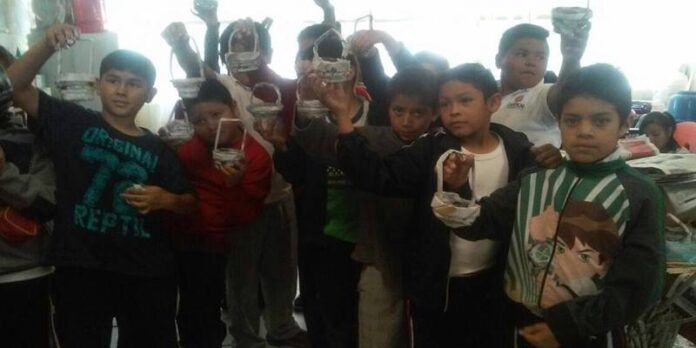 Los niños participaron gustosos. Los niños participaron gustosos.