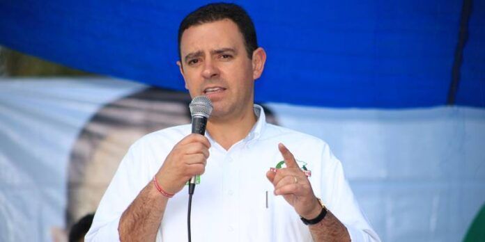 Candidato de la alianza Zacatecas Primero. Candidato de la alianza Zacatecas Primero.