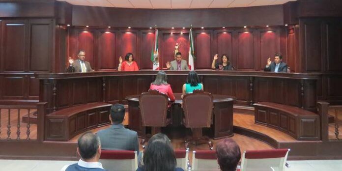 Sesión pública del Trijez. Sesión pública del Trijez.